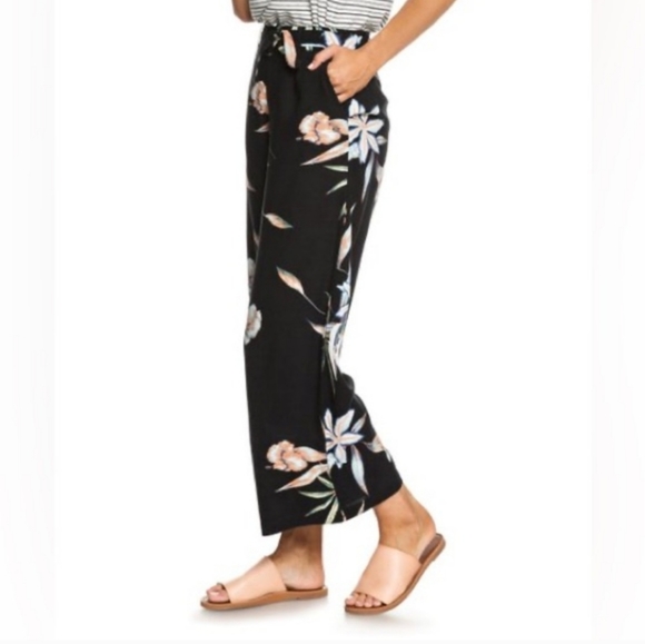 Roxy Waterfall Light Culottes Size Large Black and Floral - Picture 4 of 11